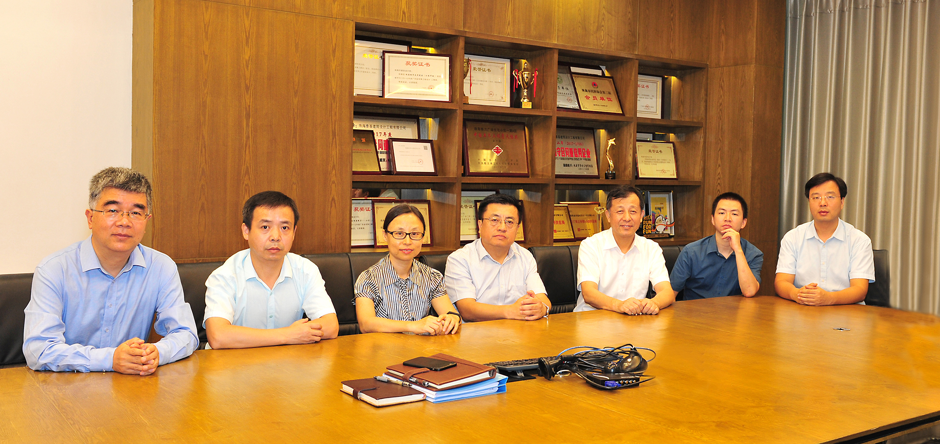 8人團(tuán)隊(duì)照